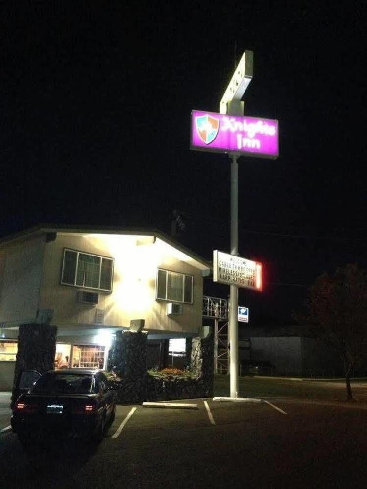 Knights Inn Motel แกรนท์พาส ภายนอก รูปภาพ