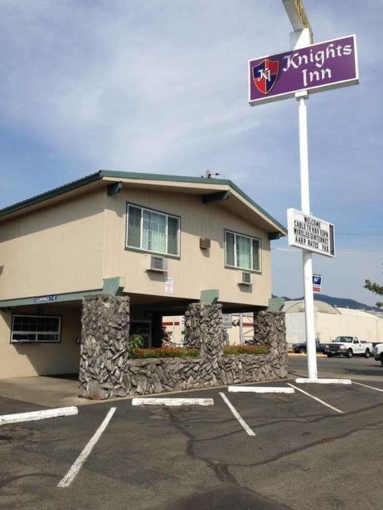 Knights Inn Motel แกรนท์พาส ภายนอก รูปภาพ