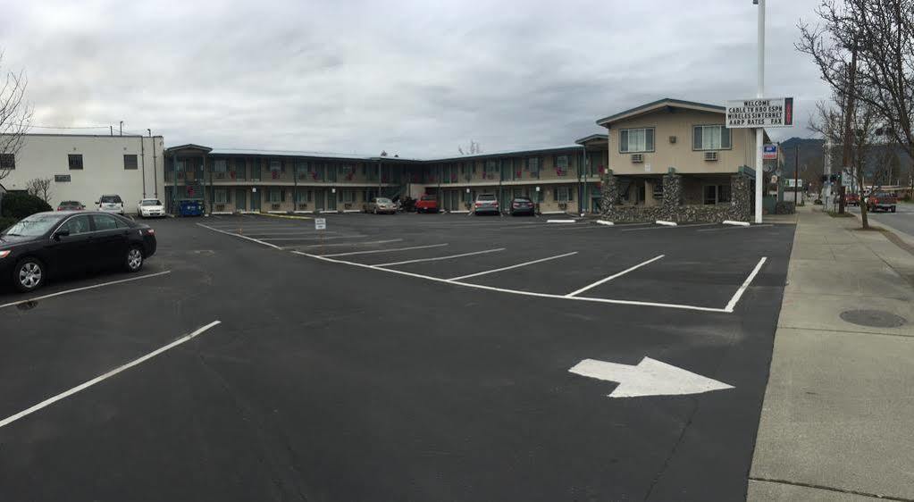 Knights Inn Motel แกรนท์พาส ภายนอก รูปภาพ